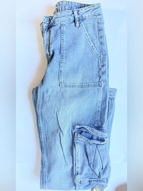 Light Wash Straight Leg Women’s Jeans